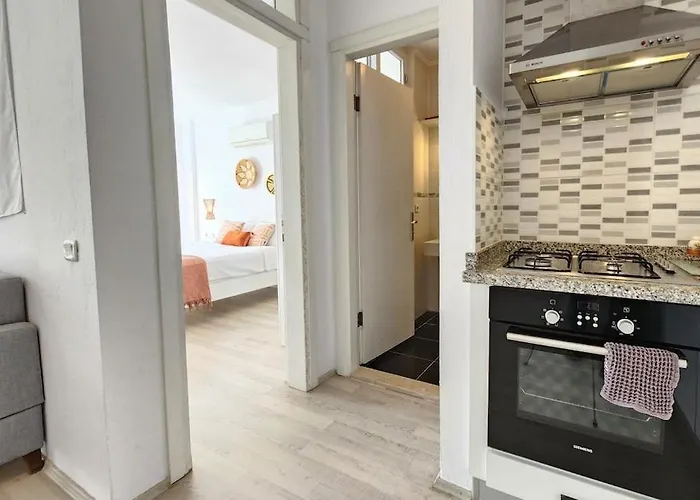 Guney By Safiya 교젝