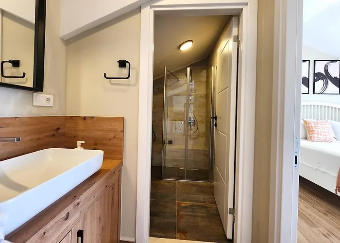 Guney By Safiya Göcek